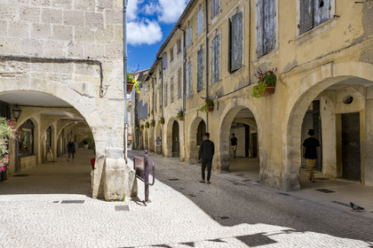 France, Bouches du Rhone, Tarascon, the medieval arcades of the rue des Halles