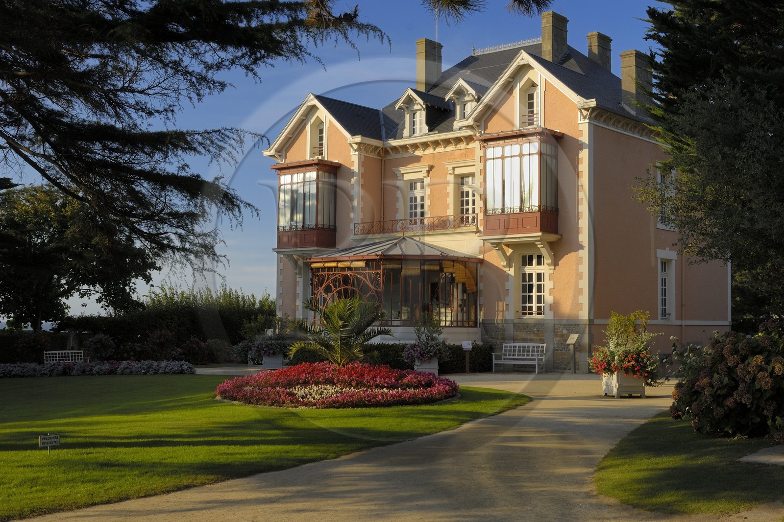 France, Manche (50), Granville, maison de Christian Dior dans le jardin public