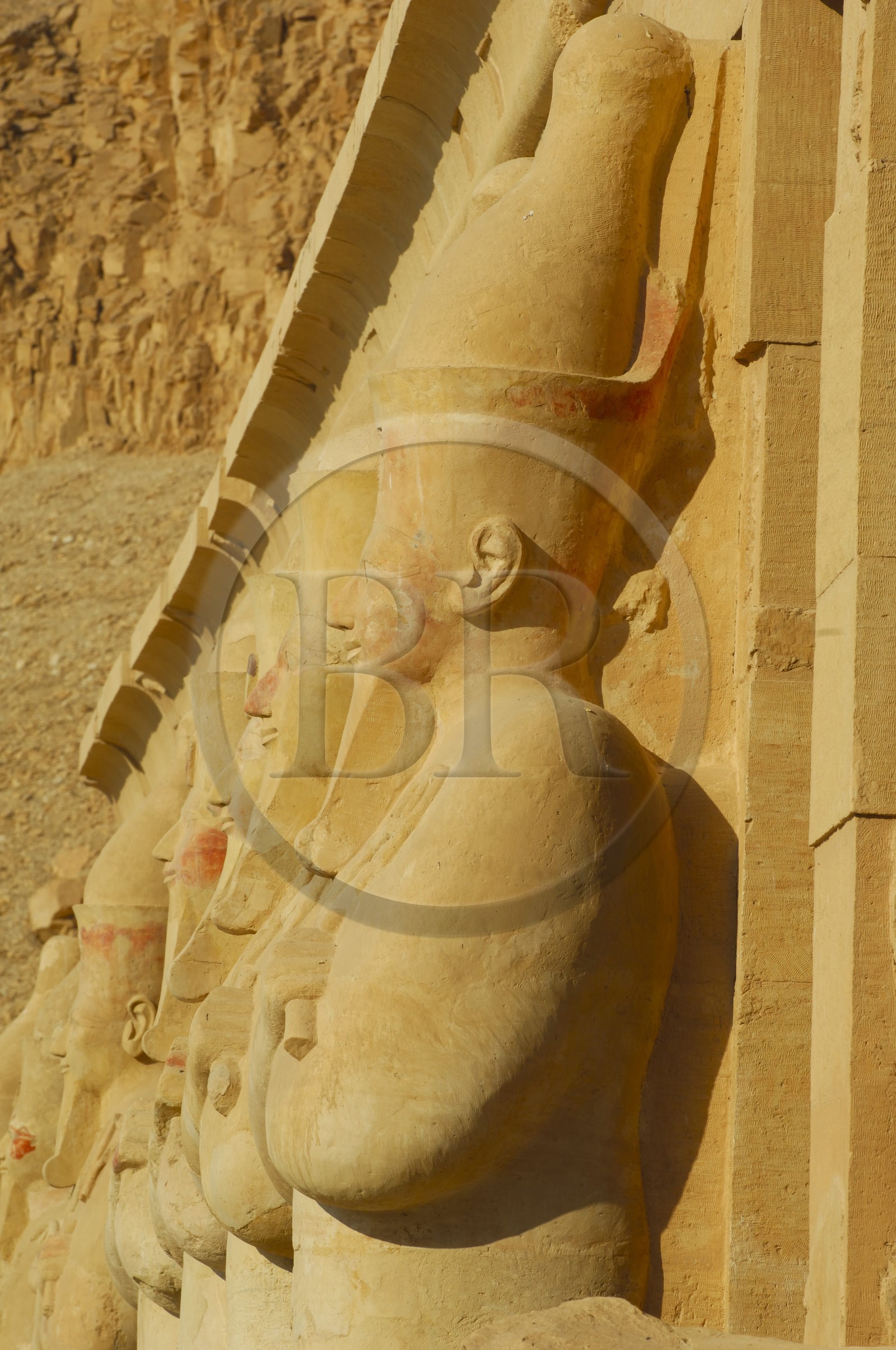 Egypte, Haute Egypte, vallée du Nil, environs de Louxor, nécropole thébaine classée Patrimoine Mondial de l'UNESCO, Thèbes Ouest, Deir el Bahari, temple d'Hatchepsout, piliers osiriaques