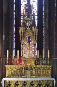 France, Puy-de-Dôme (63), Clermont-Ferrand, cathédrale Notre-Dame de l'Assomption du XIIIe siècle, maître-autel dessiné par Viollet-le-Duc