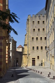 France, Moselle (57), Metz, quartier Sainte Croix, grenier de Chèvremont, grenier municipal construit en 1457 et surmonté de créneaux