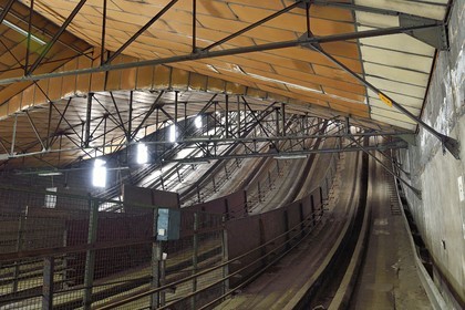 France, Puy-de-Dôme (63), Clermont-Ferrand, Pistes d'essai de l'usine Michelin de Cataroux, trois toboggans longs de 450 m et dont les extrémités recourbées culminent entre 20 m et 30 m de haut