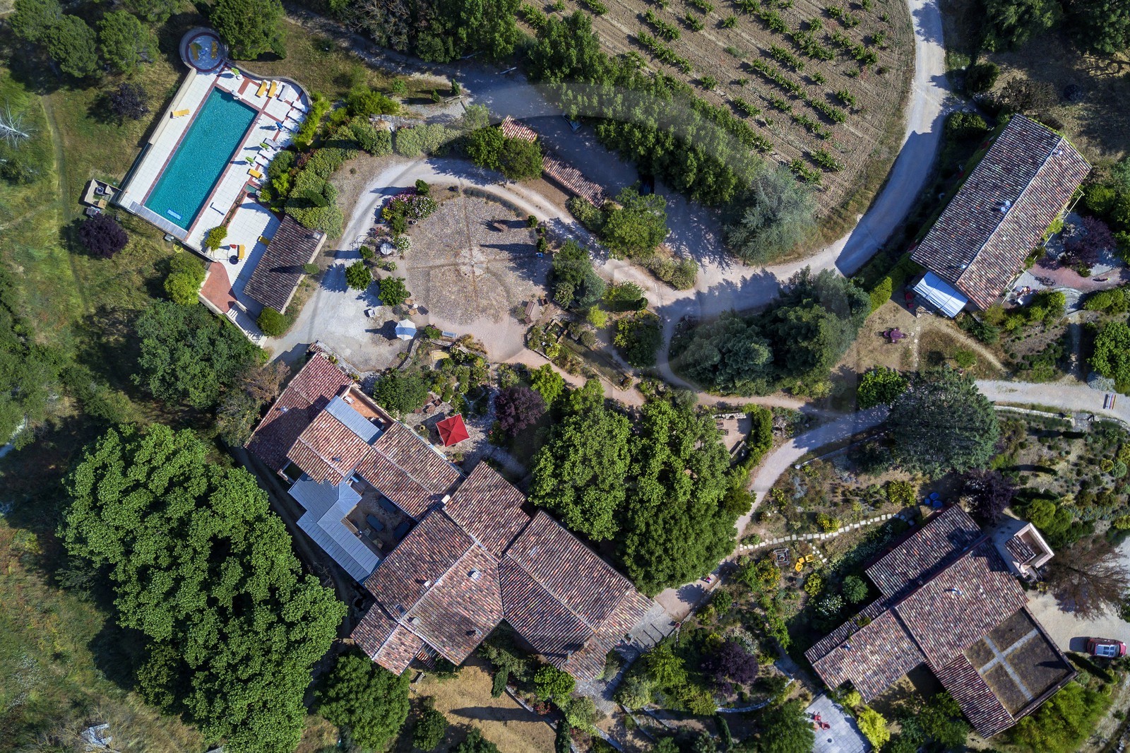 France, Var (83), Provence Verte, Bras, vers Saint-Maximin-la-Sainte-Baume, la maison d'hotes Le Peyrourier - une campagne en Provence (vue aérienne)