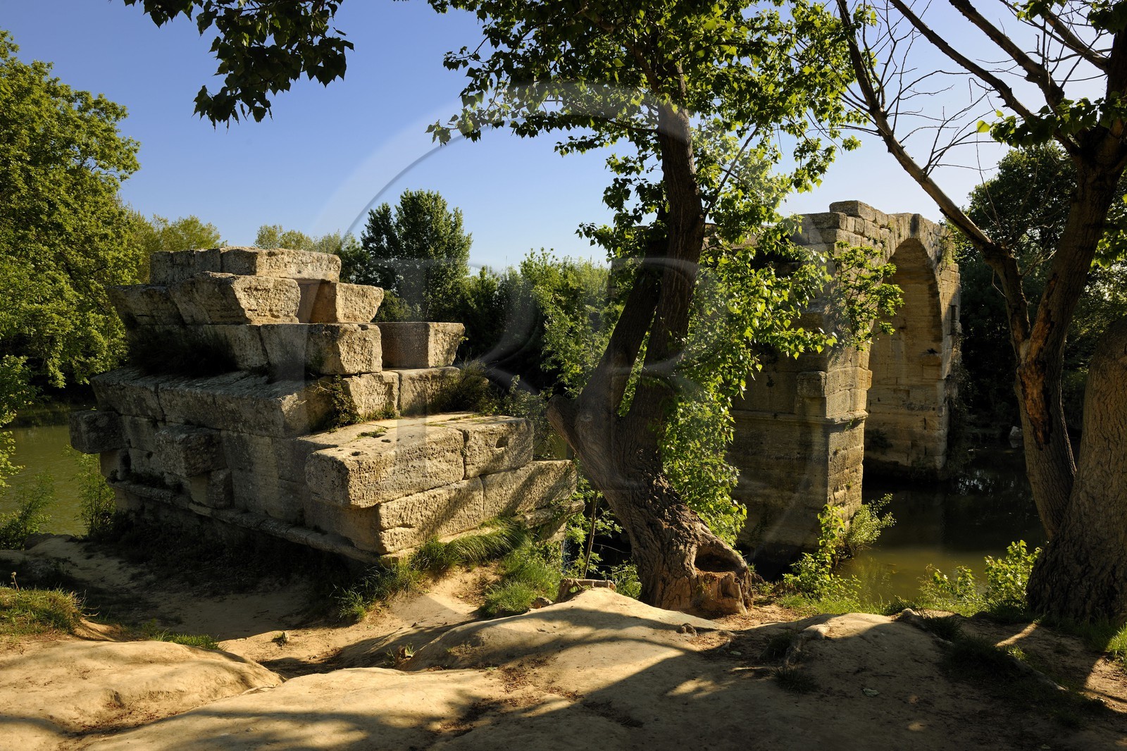 France, Hérault (34), près de Lunel, Oppidum d'Ambrussum ancien oppidum gaulois situé sur la Voie Domitienne (Via Domitia), le Pont Ambroix sur la rivière le Vidourle