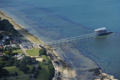 Royaume-Uni, Angleterre, Hampshire, Ile de Wight, Bembridge et sa station de sauvetage en mer (vue aérienne)