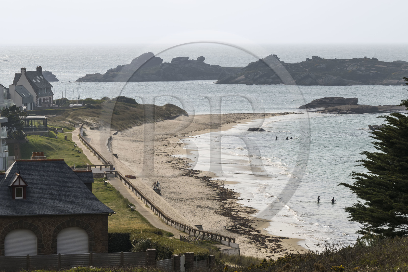 France, Côtes-d'Armor (22), Côte de Granit Rose, Trégastel, plage de la Grève Blanche