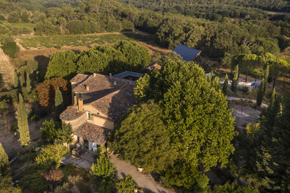 France, Var (83), Provence Verte, Bras, vers Saint-Maximin-la-Sainte-Baume, la maison d'hotes Le Peyrourier - une campagne en Provence (vue aérienne)