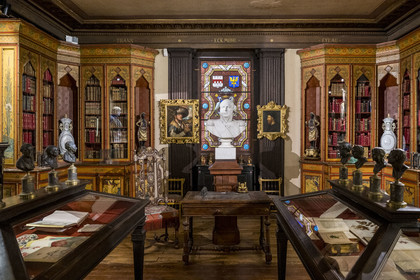 France, Yonne (89), Auxerre, la salle d'Eckmühl située dans l'ancien palais des comtes d’Auxerre, il est dédié à la mémoire du maréchal d'empire Davout, son buste trone au centre