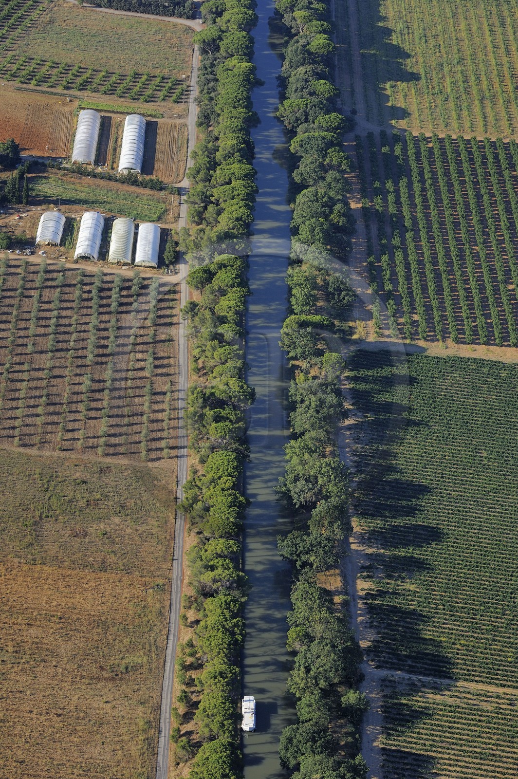 France, Aude (11), Canal du Midi, classé Patrimoine Mondial de l'UNESCO (vue aérienne)