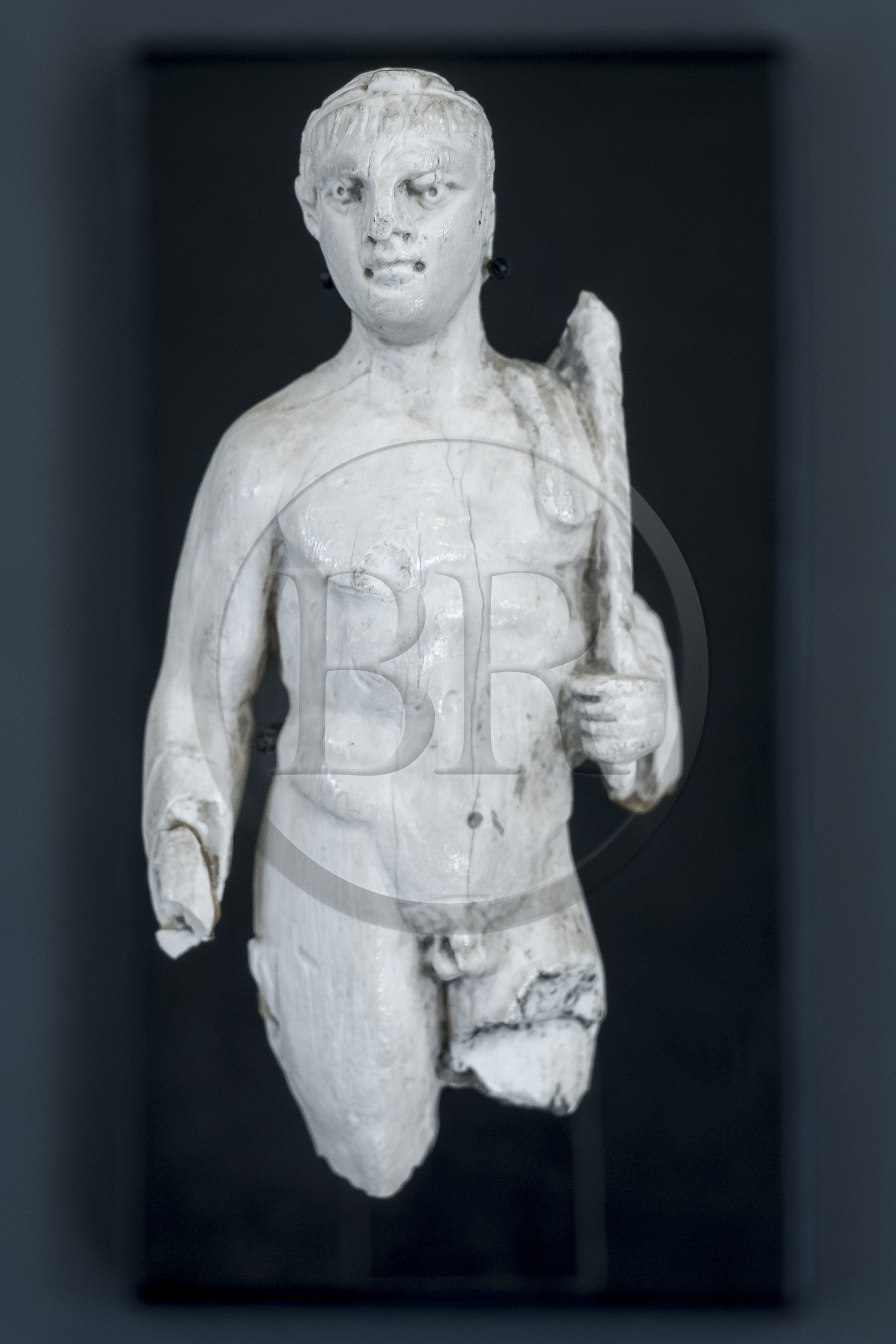France, Vaucluse (84), Orange, le musée municipal d'art et d'histoire, petite statuette représentation d'Hercule en ivoire