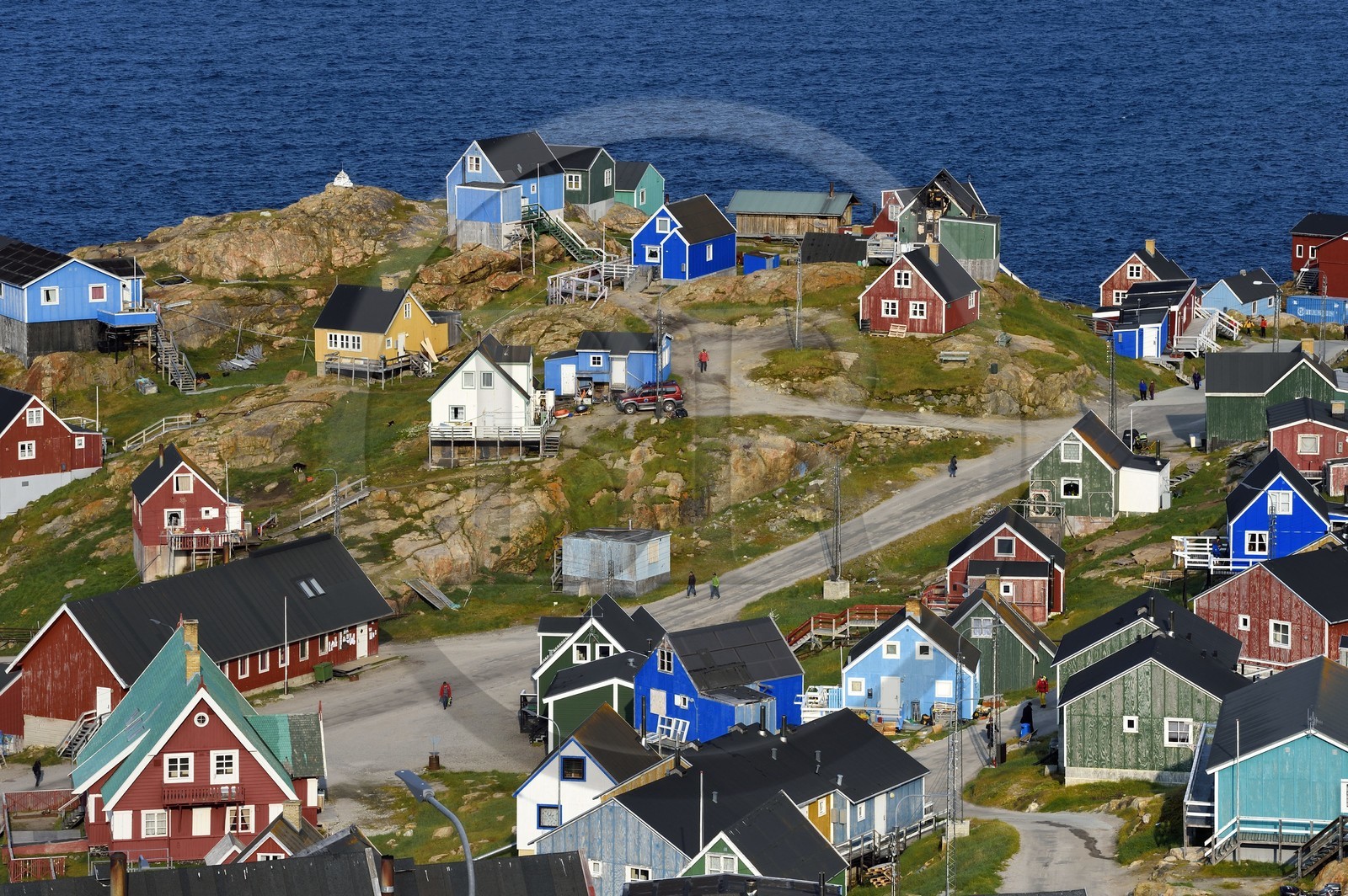 Groenland, cote ouest, baie de Baffin, maisons en bois d'Upernavik