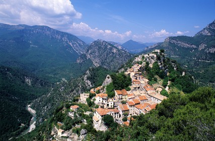 France, Alpes-Maritimes (06), le village perché de Gilette