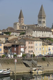 France, Saône et Loire (71), Tournus, les bords de Saône et les deux tour de l'ancienne abbaye