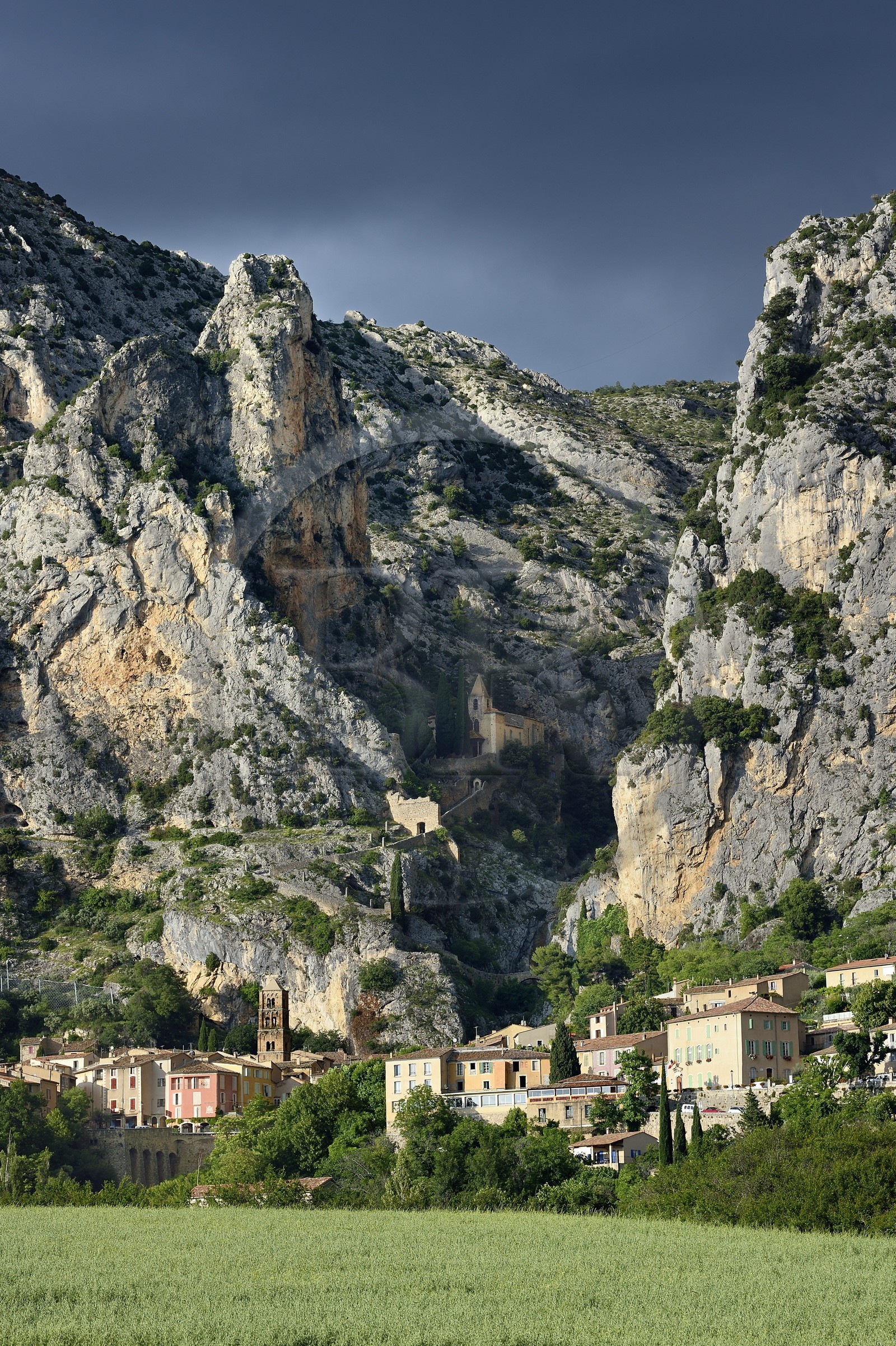 France, Alpes-de-Haute-Provence (04), Parc Naturel Régional du Verdon, Moustiers-Sainte-Marie, labellisé Les Plus Beaux Villages de France