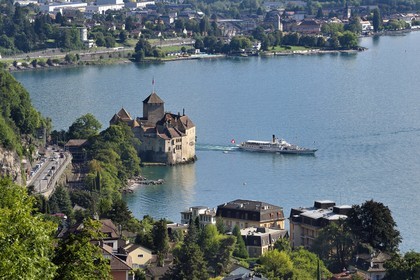 Switzerland, Canton of Vaud, Veytaux, Chillon castle on the shores of Lake Geneva (Lac Leman) and the paddle wheel boat Rhone (1927) of the Compagnie Générale de Navigation sur le Lac Léman (CGN)