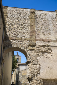 France, Vaucluse (84), Orange, vestiges du mur du Forum romain appelé le mur Pontillac et visible dans la rue du même nom