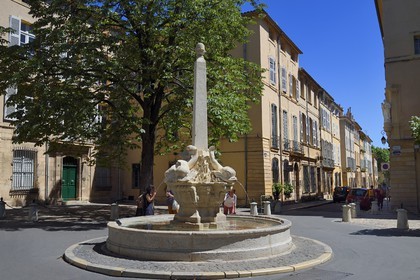 France, Bouches du Rhone, Aix en Provence, Mazarin quarter, fountain and four Dolphins square (place des quatre Dauphins)