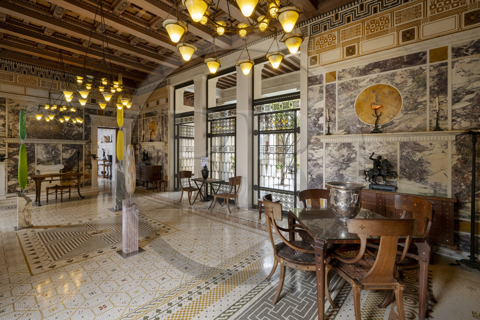 France, Alpes-Maritimes (06),  France, Alpes Maritimes (06), Beaulieu sur Mer, villa Kerylos de style neo-grec construite en 1908 par architecte Emmanuel Pontremoli, l'Andron ou salon des hommes dont les murs sont revetus de marbres d'Italie