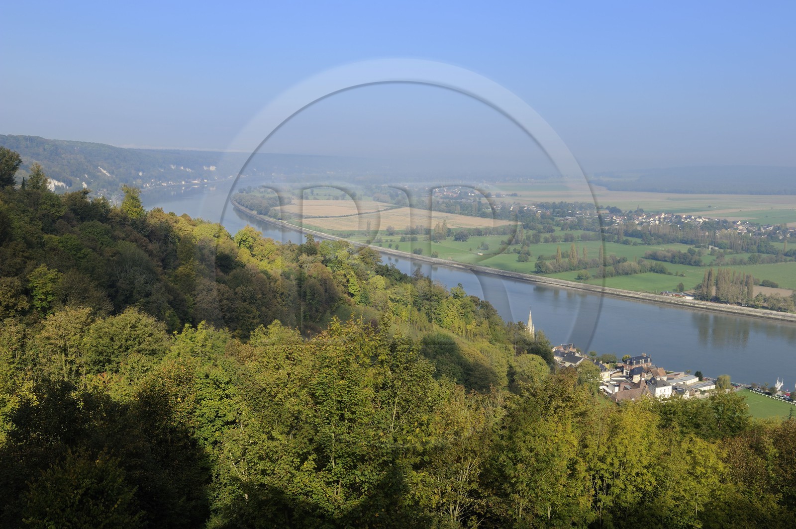 France, Seine-Maritime (76), le village de La Bouille en bordure de Seine