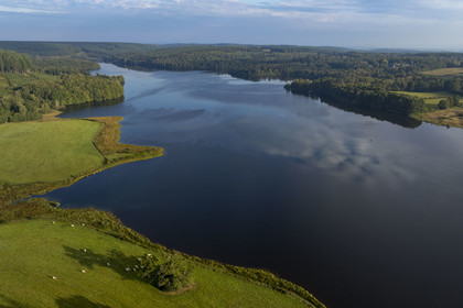 France, Nièvre (58), Parc naturel régional du Morvan, lac de Saint-Agnan (vue aérienne)