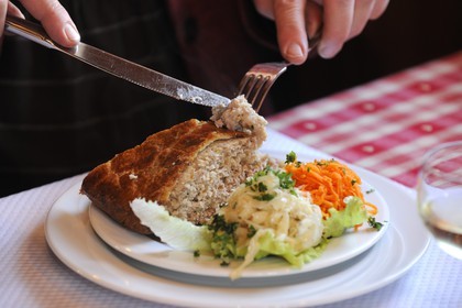 France, Haut-Rhin (68), la route des Crêtes, ferme auberge marcaire du Grand Hêtre, la tourte maison