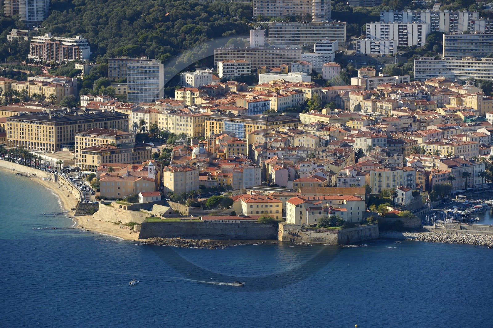 France, Corse-du-Sud (2A), Ajaccio, la citadelle dans la vieille ville (vue aérienne) France, Corse-du-Sud (2A), Ajaccio, la citadelle dans la vieille ville (vue aérienne)