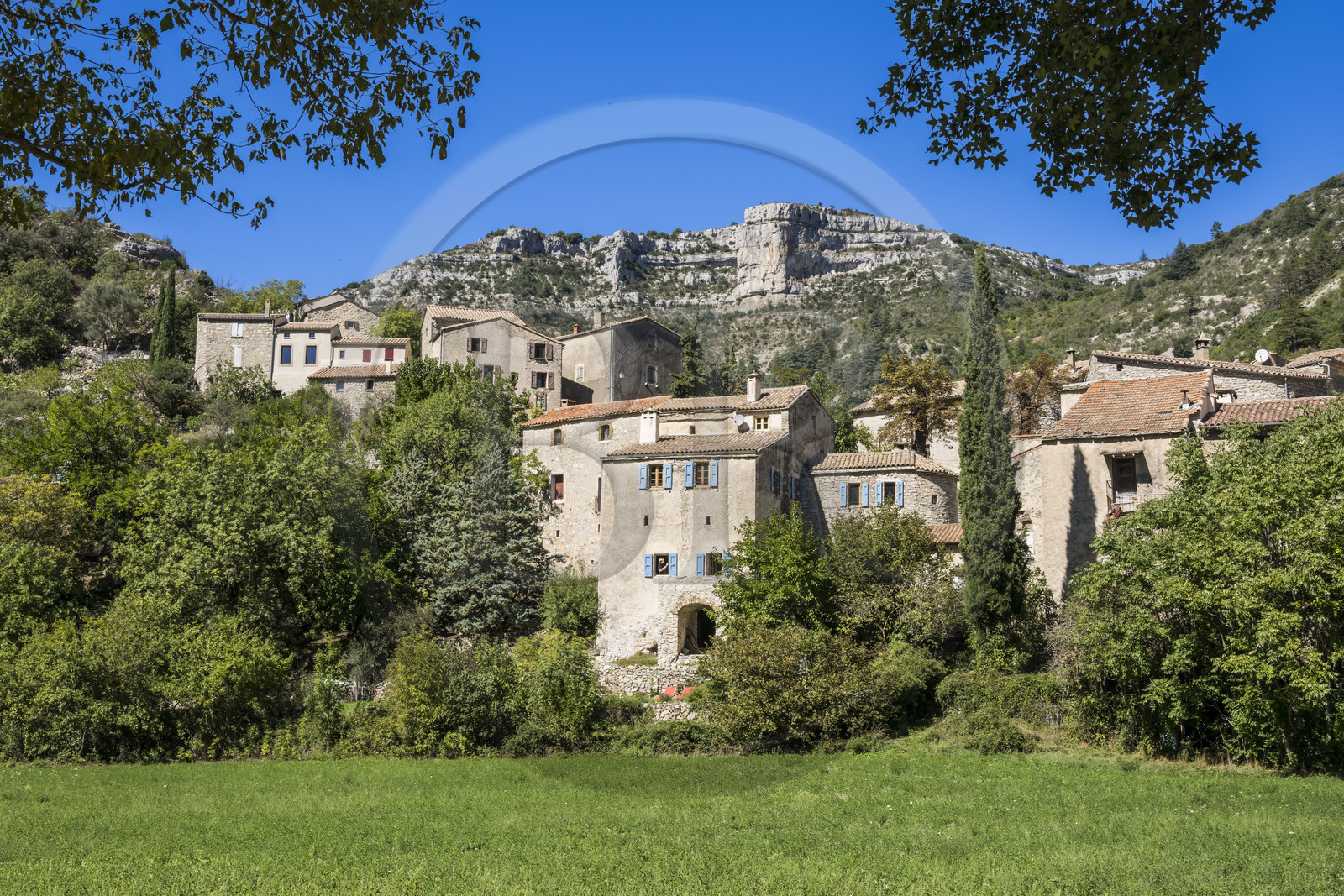 France, Hérault (34), les Causses et les Cévennes, paysage culturel de l'agro-pastoralisme méditerranéen inscrit au Patrimoine Mondial de l'UNESCO, gorges de La Vis, Saint-Maurice-Navacelles, le Cirque de Navacelles, le hameau de Navacelles