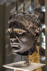 France, Paris (75), Bibliothèque Nationale de France (National Library of France), Richelieu site, the Luynes Hall, male portrait, Abruzzo (Italy), between 340 and 200 BC, this head belonged to an honorary statue of a Samnium nobleman