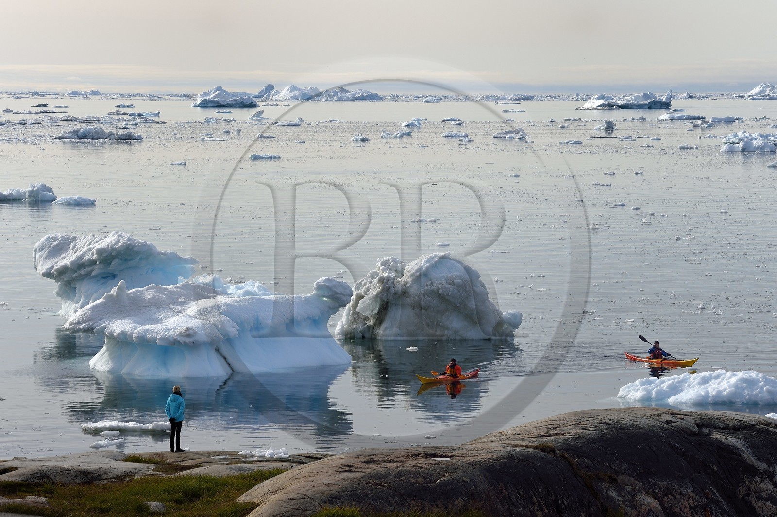 Groenland, cote ouest, baie de Disko, Ilulissat, site du fjord glacé classé Patrimoine Mondial de l'UNESCO, kayak