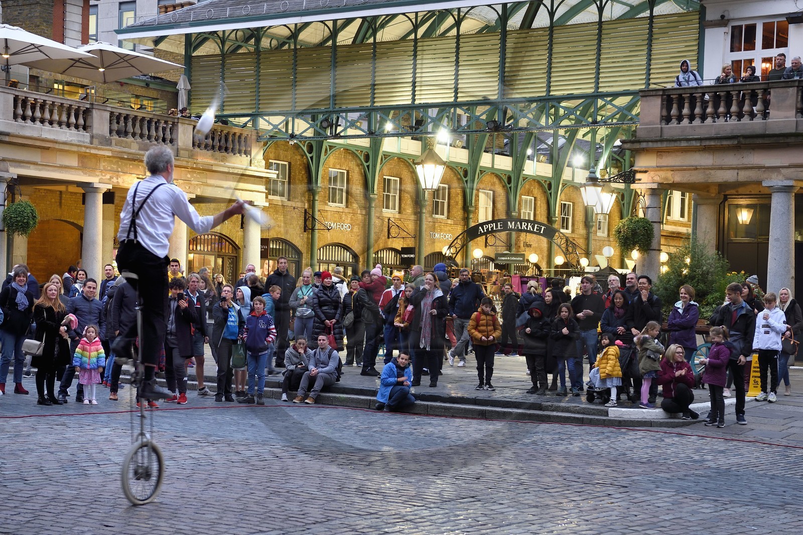 Royaume-Uni, Londres, Covent Garden, l'ancien marché de fruits et légumes de la place Centrale, maintenant un site commercial et touristique