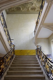 France, Meurthe-et-Moselle, Nancy, Hotel Ferraris at 29 rue du Haut-Bourgeois, staircase  with black and gold ramp signed by Jean Lamour