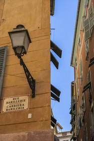 France, Alpes-Maritimes (06), Nice classée Patrimoine Mondial de l'UNESCO, la rue Barillerie dans le Vieux Nice