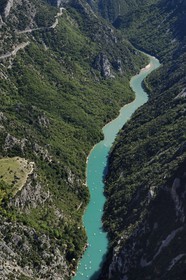 Var (83) rive gauche et Alpes-de-Haute-Provence (04) rive droite, Parc Naturel Régional du Verdon, le Grand Canyon des Gorges du Verdon (vue aérienne)