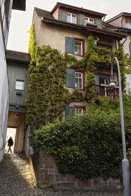 Suisse, Bâle, Vieille ville du Grand Bâle (rive gauche), ruelle de Pfeffergasslein qui donne sur la rue Heuberg
