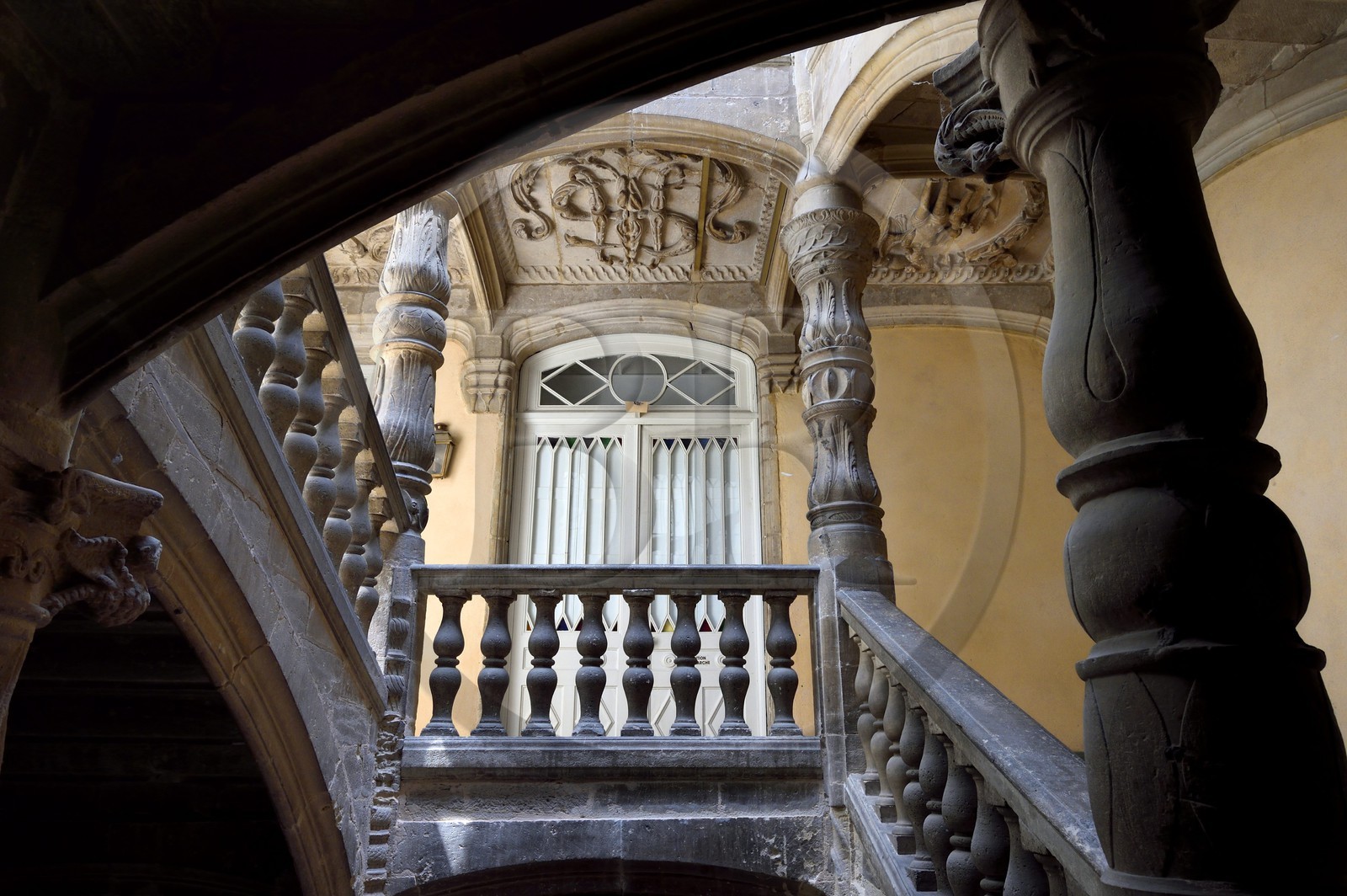 France, Dordogne (24), Périgord Blanc, Périgueux, rue de la Sagesse, Hotel de Lestrade, escalier style Renaissance, le palier de l'étage noble et son plafond à caissons richement ornés