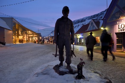 Norway, Svalbard, Spitzbergen, Longyearbyen, the miners’ memorial bronze statue stands in the square between Lompensentret and the Svalbard shop in main street