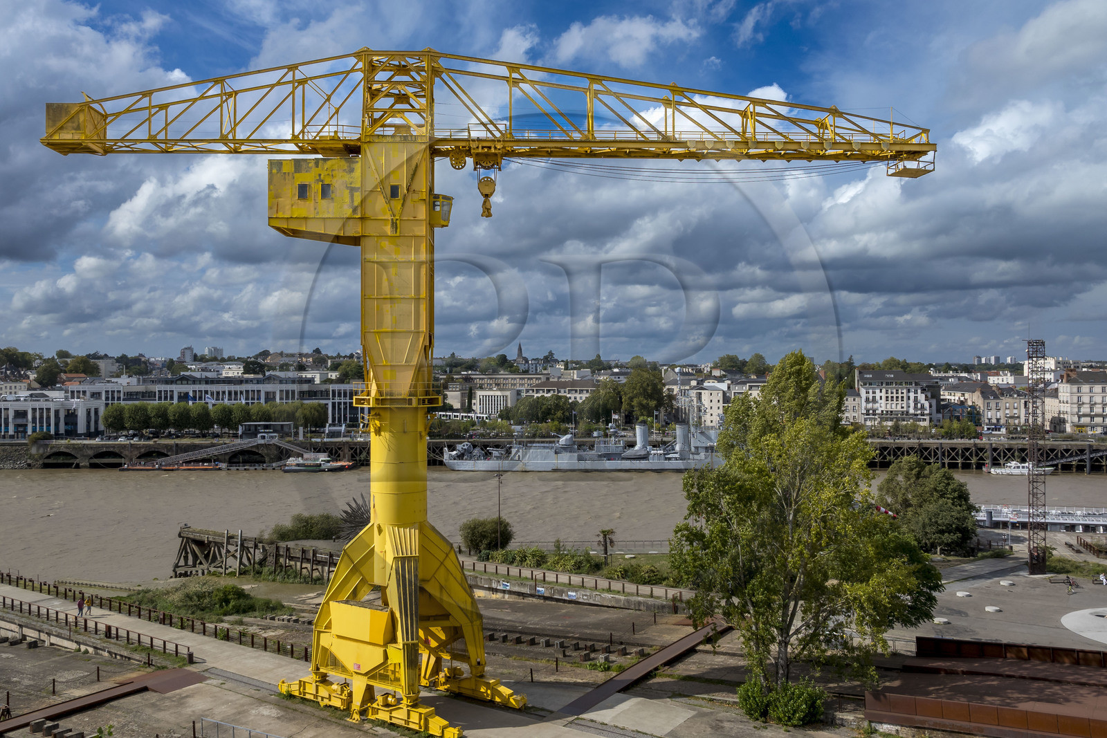 France, Loire-Atlantique (44), Nantes, Parc des chantiers sur l'Ile de Nantes, la grue Titan jaune (vue aérienne)