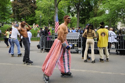 United States, New York City, Manhattan, Central Park, dance skaters