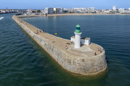 France, Vendée (85), Les-Sables-d'Olonne, la balise d'entrée du chenal (vue aérienne)