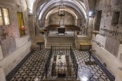 France, Gard (30), Saint-Gilles du Gard, église abbatiale de Saint-Gilles du XIIème-XIIIème siècle, classée Patrimoine Mondial de l'UNESCO au titre des chemins de Saint-Jacques de Compostelle en France, crypte ou église basse abritant le tombeau de Saint Gilles