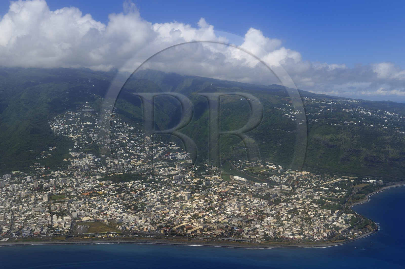 France, île de la Réunion, la capitale Saint-Denis (vue aérienne)