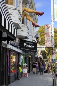 Etats-Unis, Californie, San Francisco, quartier anciennement hippie de Haight Ashburry, enseigne de boutique dans Haight street