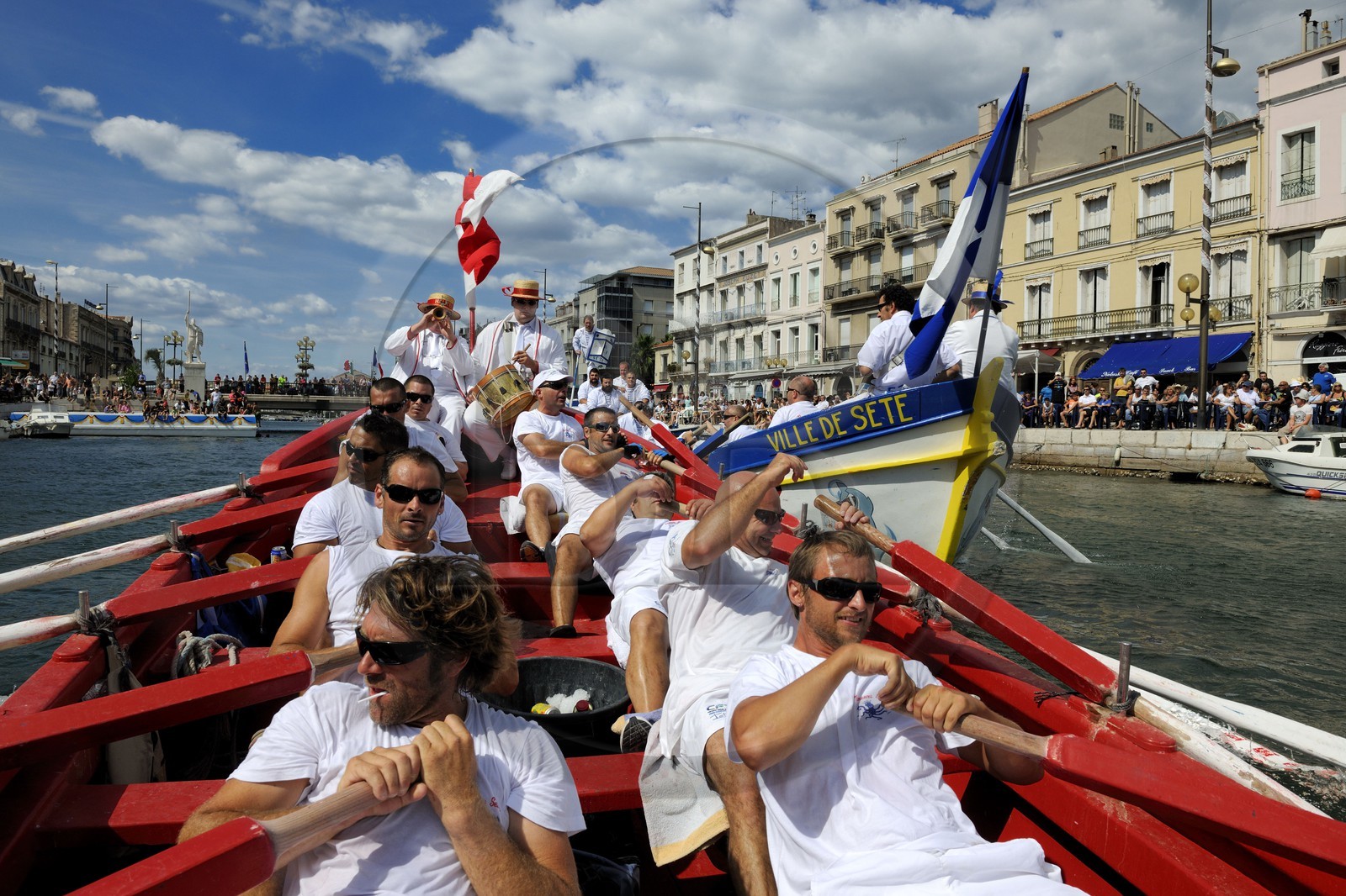 France, Hérault (34), Sète, canal Royal, fête de la Saint Louis, joutes sètoises, les rameurs France, Hérault (34), Sète, canal Royal, fête de la Saint Louis, joutes sètoises, les rameurs