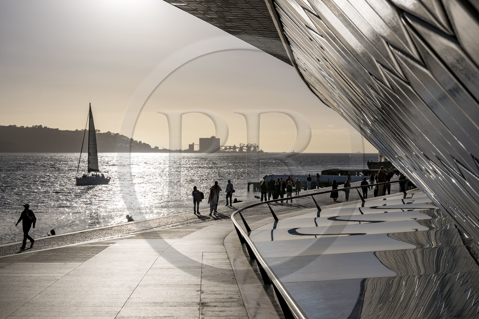 Portugal, Lisbon, Belem district, MAAT (Museum of Art, Architecture and Technology or Museu de Arte, Arquitetura e Tecnologia) on the banks of the Tagus, inaugurated in 2016 and designed by British architect Amanda Levete Portugal, Lisbon, Belem district, MAAT (Museum of Art, Architecture and Technology or Museu de Arte, Arquitetura e Tecnologia) on the banks of the Tagus, inaugurated in 2016 and designed by British architect Amanda Levete