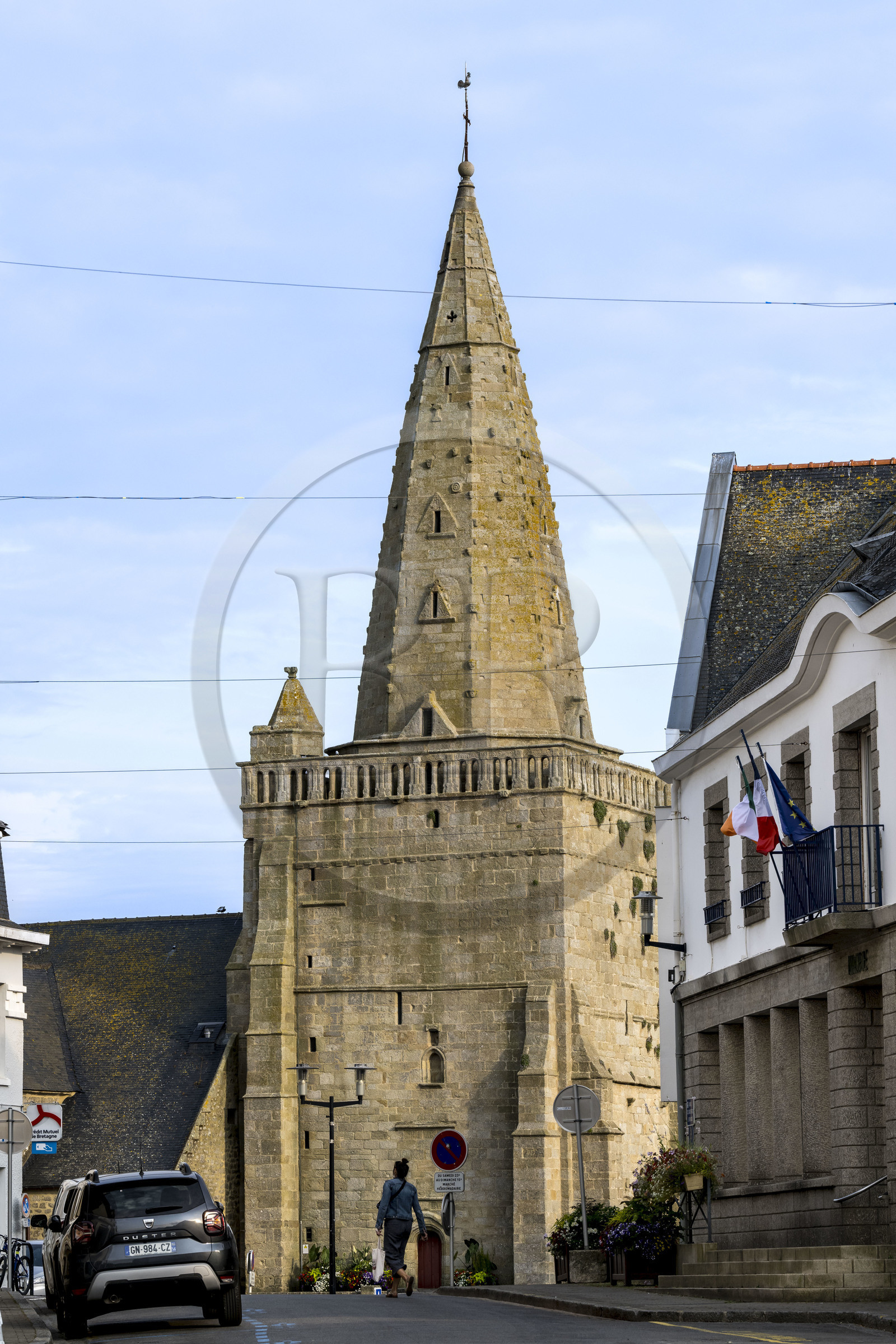 France, Morbihan (56), rade de Lorient, Larmor-Plage, église Notre-Dame de Larmor-Plage et sa  tour de guet fortifiée