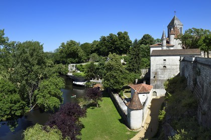 France, Dordogne (24), Périgord Vert, Bourdeilles, la Dronne vue du chateau
