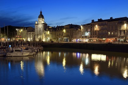 France, Charente-Maritime (17), La Rochelle, le Vieux Port avec la porte de la Grosse Horloge