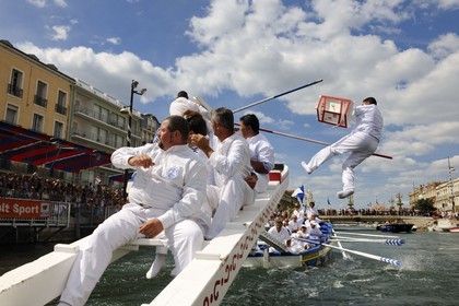 France, Herault, Sete, canal Royal (Royal Canal), Fete de la Saint Louis (St Louis's feast), sea jousting