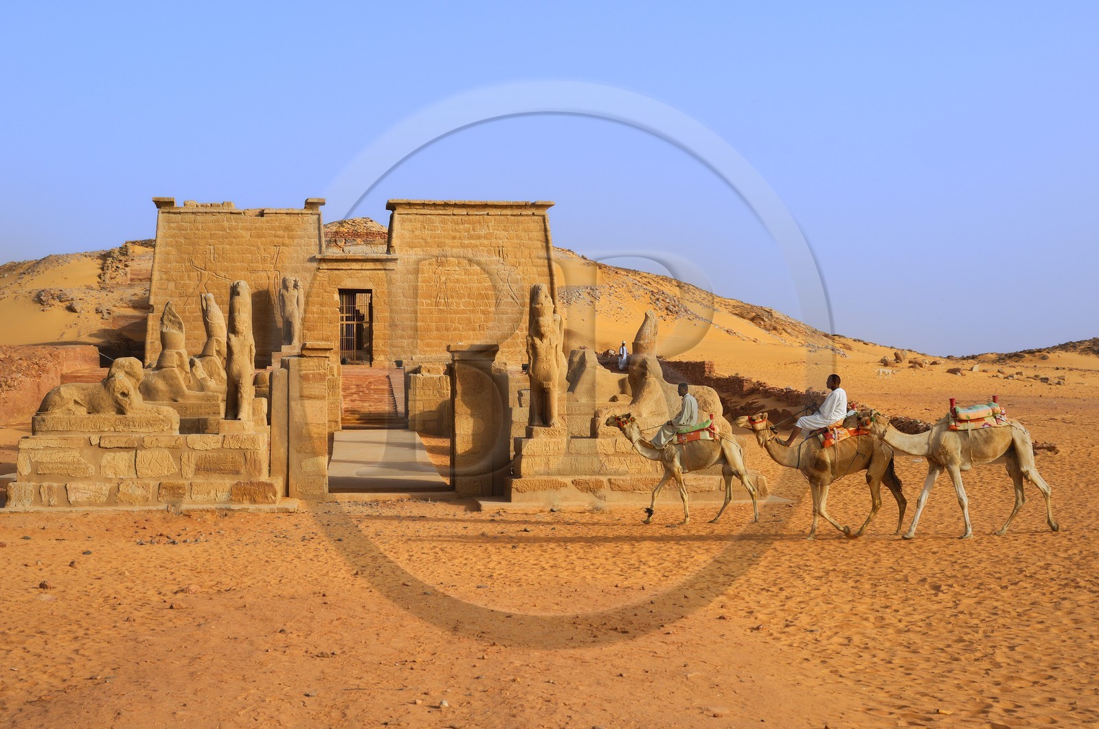 Egypte, Haute Egypte, Lac Nasser, désert de Nubie, temple de Ouadi es-Seboua ou vallée des lions