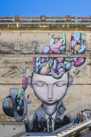 France, Hérault (34), Sète, le Quartier Haut, fresque murale qui fait parti du MACO - Musée à ciel ouvert, Monsieur TIELLE de Julien Seth Malland dans la rue Paul Valery